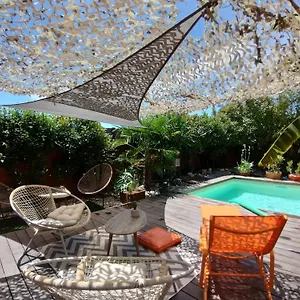 https://studio-rouge-lagon.hotels-rhonealpes.com