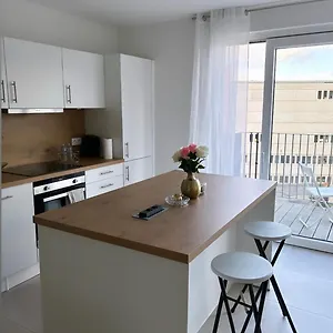 https://express-paradise-guillemins-luxury-flat.brusselshotelsbook.com